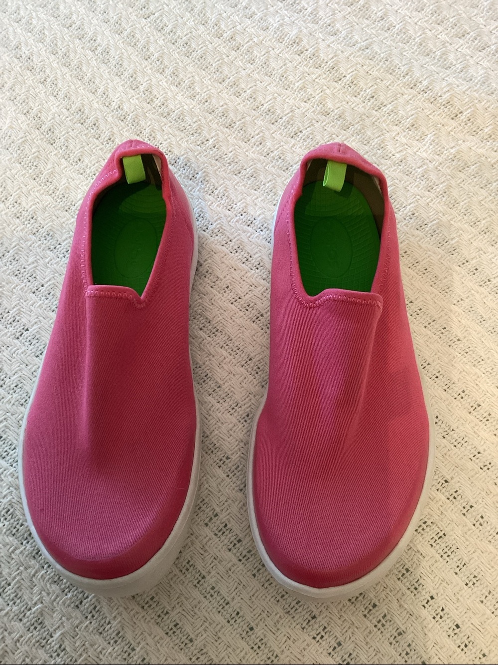 OOFOS oomega eezee low canvas slip-on Neon Berry size 9 - Picture 2 of 7